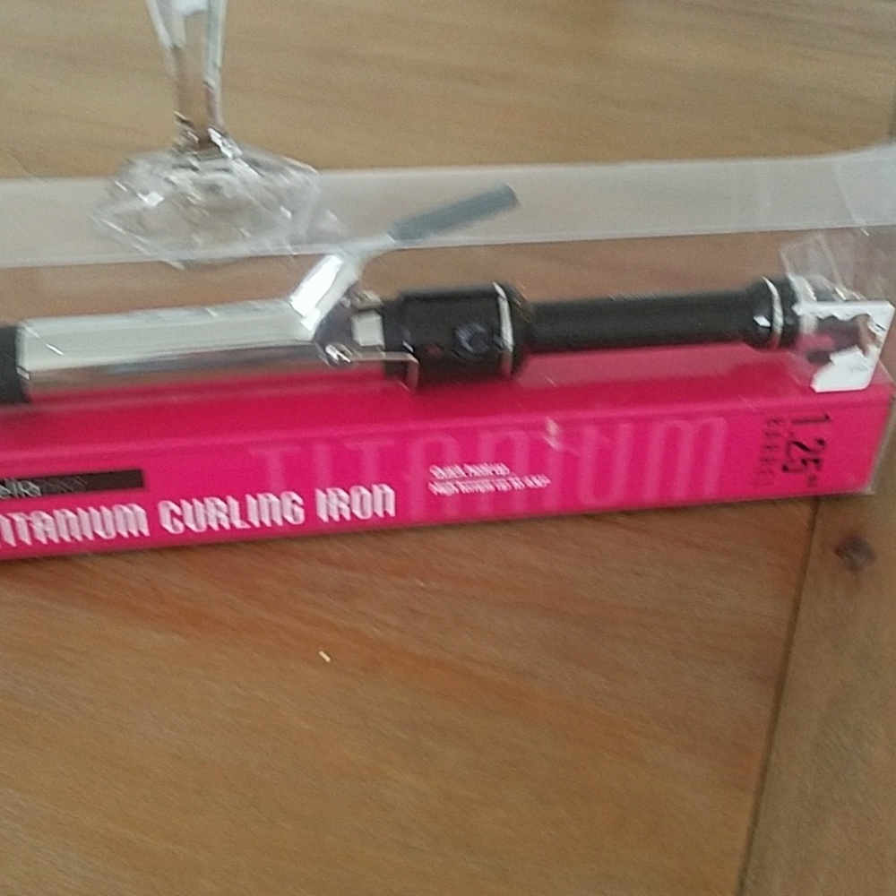 Titanium curling Iron